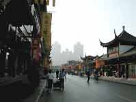 上海古い町並みと高層